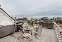 Rooftop home in The Gulch with skyline views - Image 3