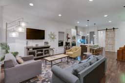 Rooftop home in The Gulch with skyline views - Image 2