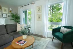 Riverfront Oasis| Pool | King Bed Walk to Broadway - Image 2
