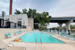 Riverfront Oasis| Pool | King Bed Walk to Broadway - Image 4