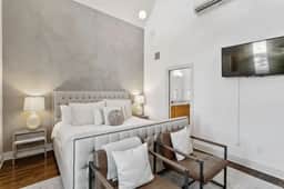 East Nash 3BR/3.5BA | Rooftop Fire Pit + Views - Image 5