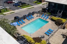 Melrose Poolside Studio Walk 2 Hattie Bs | Parking - Image 4