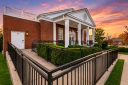 Church Condo | 2 Beds | Mins to Broadway - Image 5