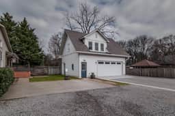 12 South Private Loft | Walk to Shops | Sleeps 4 - Image 5