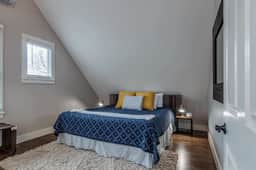12 South Private Loft | Walk to Shops | Sleeps 4 - Image 3