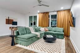 Near Downtown 3BR | 3 En-Suites + Skyline Deck - Image 2