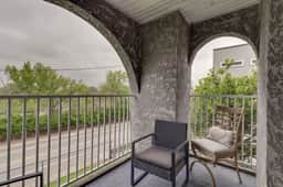 Elegant 3 BDR w/free parking. 1.5M to Broadway! - Image 4
