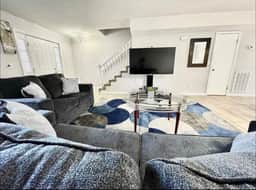 Serene 2-Bedroom w/free Parking - Image 2