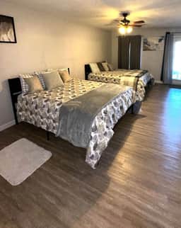 Serene 2-Bedroom w/free Parking - Image 3