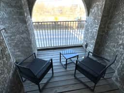 Serene 2-Bedroom w/free Parking - Image 5