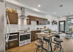 Gulch Edge Condo | King Bed | Pool | Near Broadway - Image 3