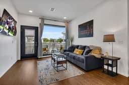 Gulch Edge Condo | King Bed | Pool | Near Broadway - Image 4