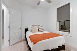 Elegant Townhouse Near Broadway - Image 5