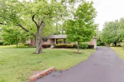 Fire Pit, Great Neighborhood, 15 Min to Broadway! - Image 3