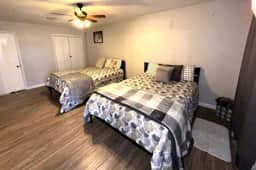 2 Calm Units • Sleeps 16 • Groups + Parking - Image 4