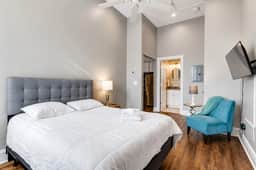 Church Loft w/ Balcony | Mins to Broadway - Image 4