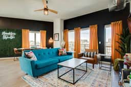 Walk to Broadway! HUGE 2BR-Park-King-Downtown - Image 2