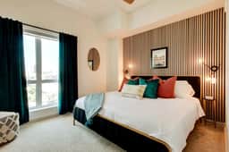 Walk to Broadway! HUGE 2BR-Park-King-Downtown - Image 4
