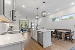 4 Suites | 2 Kitchens | Sleeps 18 | Huge Parking - Image 3
