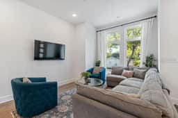 4 Suites | 2 Kitchens | Sleeps 18 | Huge Parking - Image 2