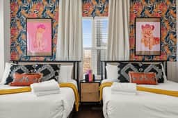 4BR Skyline Rooftop | Walk to Gulch | Sleeps 12 - Image 4