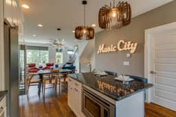 Melrose Townhome Balcony | Walkable to Coffee & Eats - Image 2