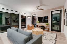 Two Kings on Top Floor w/ Pool & Patio - Image 5