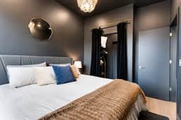 East Nash Top-Floor 1BR | Rooftop Deck | Sleeps 6 - Image 5