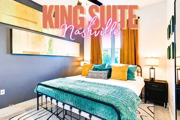 King Suite and Spacious Balcony Near Broadway - Image 1