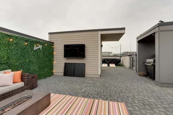 Rooftop + Game Room | 3BR | Mins to Broadway - Image 1