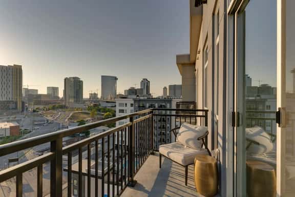 SoBro Penthouse | 2 Kings | Pool + Skyline - Image 1