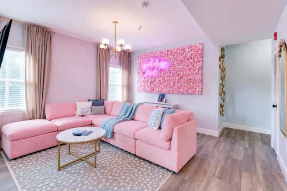 Sweet & Glam Pop Suite Near Vanderbilt & Downtown - Image 1