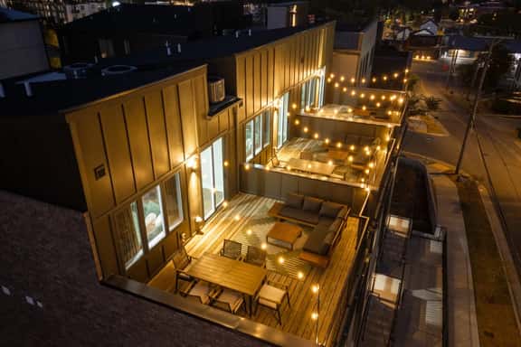 Near Downtown 3BR | 3 En-Suites + Skyline Deck - Image 1