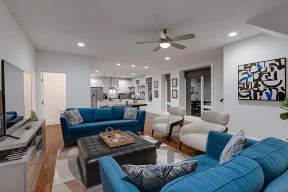 Elegant Townhouse Near Broadway - Image 1