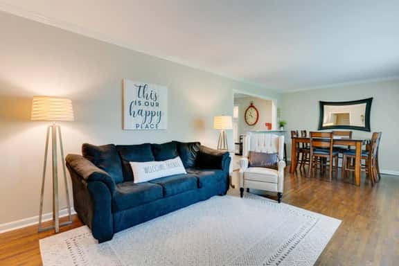 Fire Pit, Great Neighborhood, 15 Min to Broadway! - Image 1