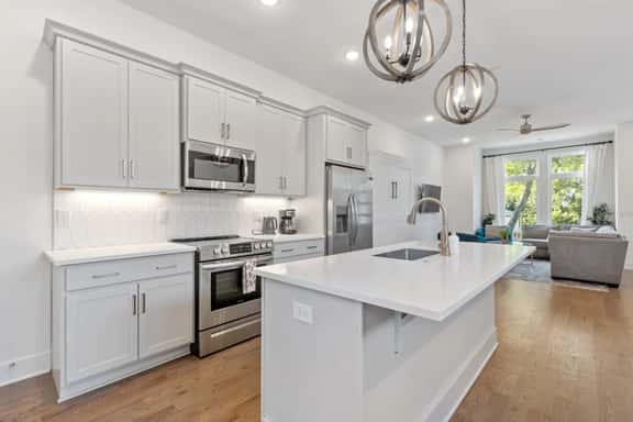 Prince Ave Sleeps 8 | 2 Master Suites Huge Parking - Image 1
