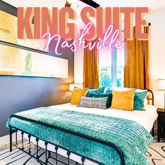 King Suite and Spacious Balcony Near Broadway - Image 1