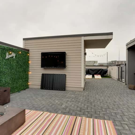 Rooftop + Game Room | 3BR | Mins to Broadway - Image 1