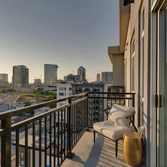 SoBro Penthouse | 2 Kings | Pool + Skyline - Image 1