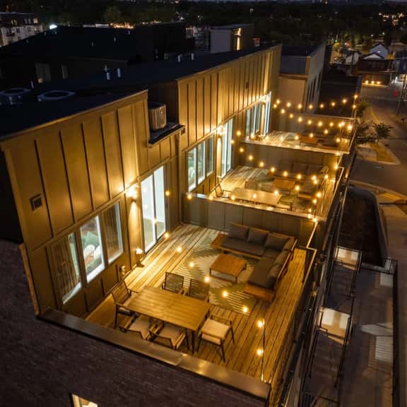 Near Downtown 3BR | 3 En-Suites + Skyline Deck - Image 1
