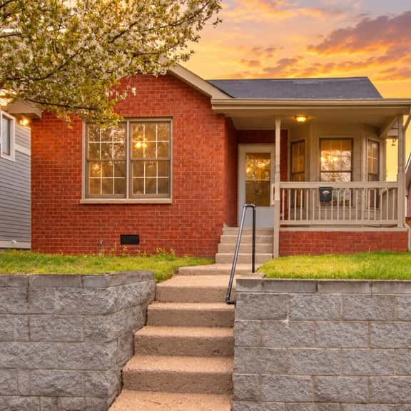 Mins to Broadway | 3BR + Big Backyard | Sleeps 8 - Image 1