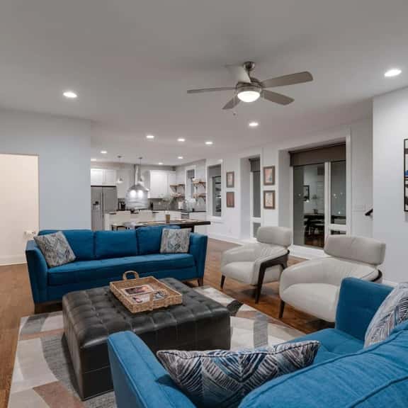 Elegant Townhouse Near Broadway - Image 1