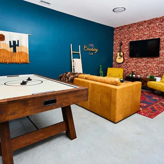 Nashville's Wildwest Getaway! - Image 1