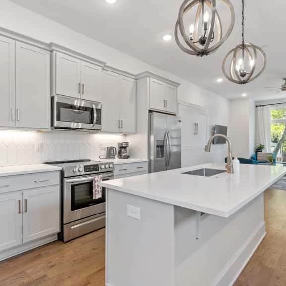 Prince Ave Sleeps 8 | 2 Master Suites Huge Parking - Image 1