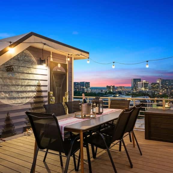 4BR Skyline Rooftop | Walk to Gulch | Sleeps 12 - Image 1