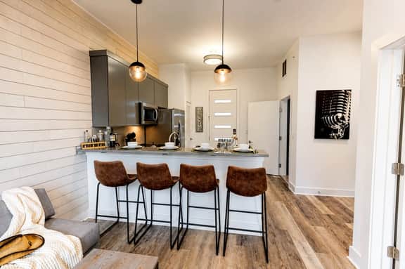West End Executive Condo: Near Broadway + Vandy - Image 3