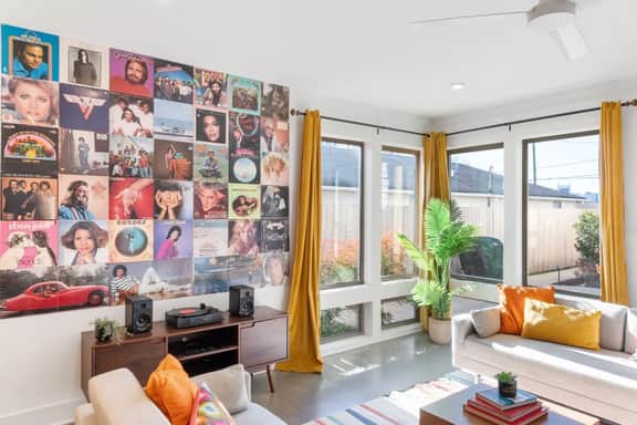 2 Homes Side by Side , Sleeps 24- Mins to Broadway - Image 2