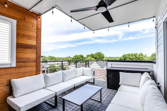 2 Homes Side by Side , Sleeps 24- Mins to Broadway - Image 5