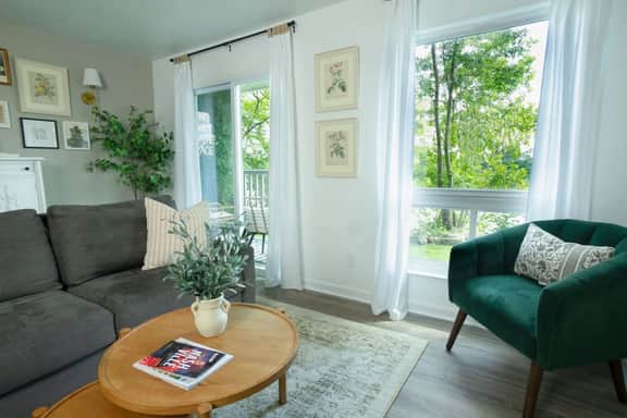 Riverfront Oasis| Pool | King Bed Walk to Broadway - Image 2
