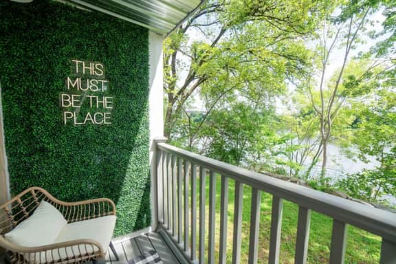 Riverfront Oasis| Pool | King Bed Walk to Broadway - Image 3